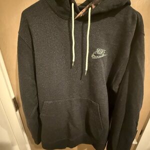 Nike Black Sweatshirt Classic Design